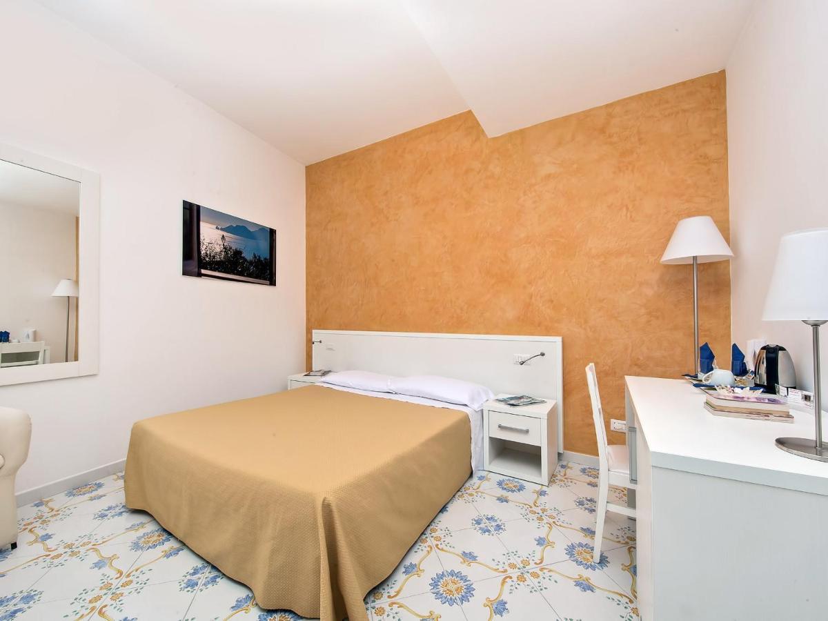 San Nicola Guest House Ανακάπρι Δωμάτιο φωτογραφία